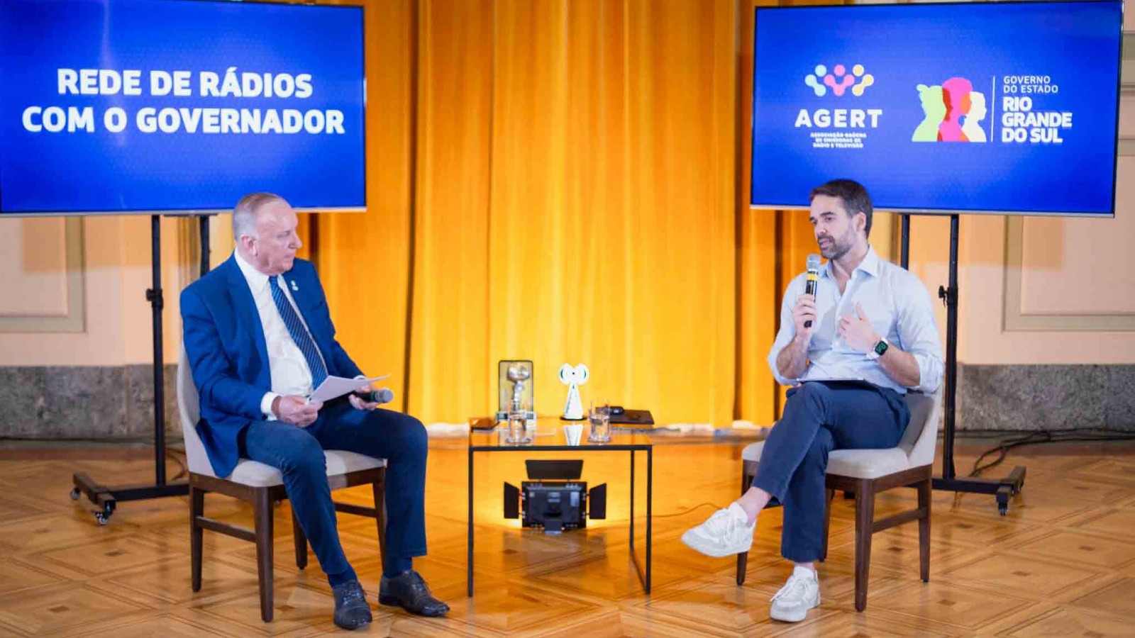 Eduardo Leite prêmio reconhecimento troféu entrevista Agert rádios DEZ 2024 (1)